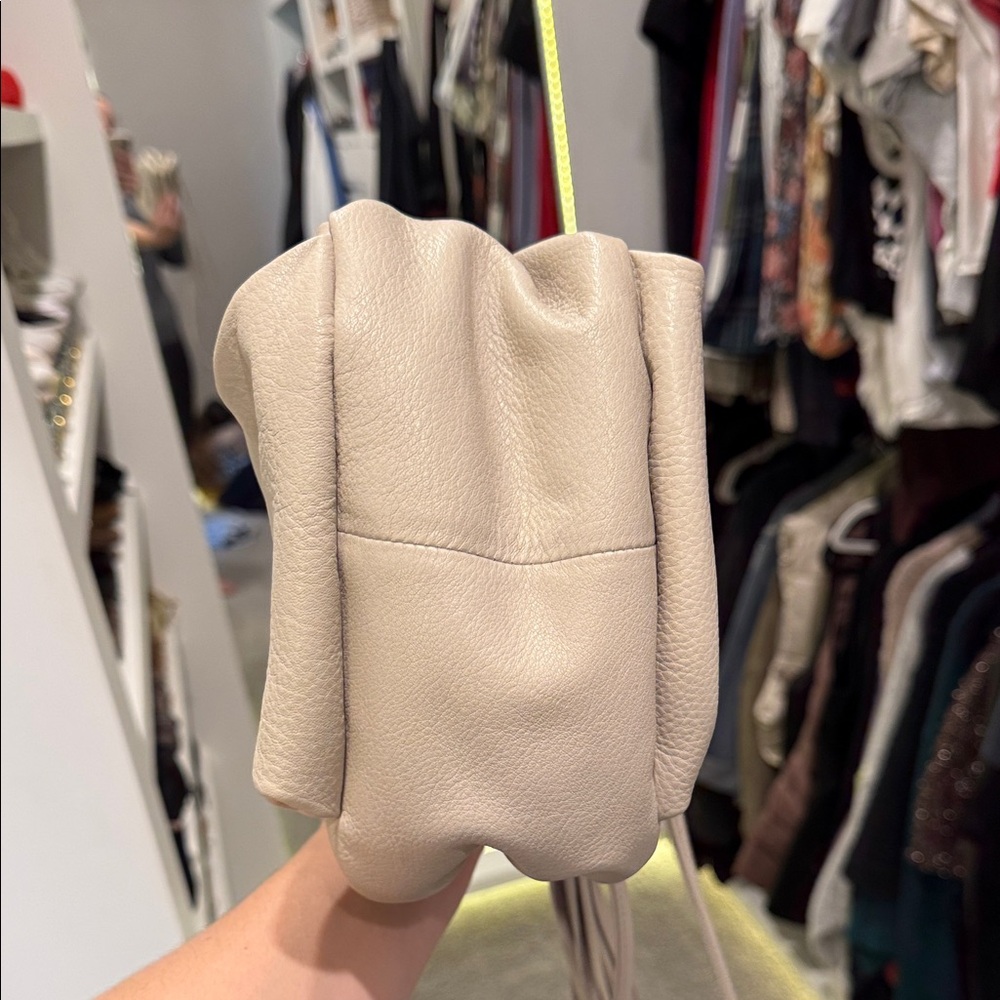 Hobo Birdy crossbody in Oyster - Picture 5 of 7